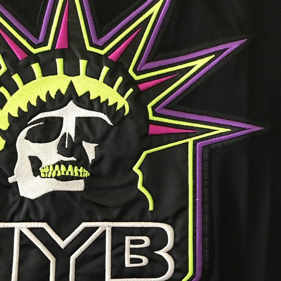 Size Large - Picture 4 of 16